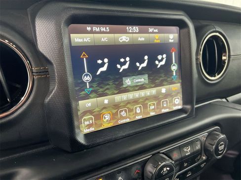 Used 2021 Jeep Gladiator Overland image 16