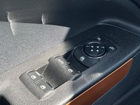 Used 2021 Ford EcoSport SE w/ SE Convenience Package FWD image 18