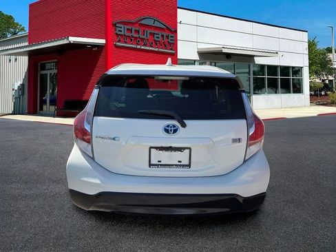 Used 2017 Toyota Prius C Three FWD image 4