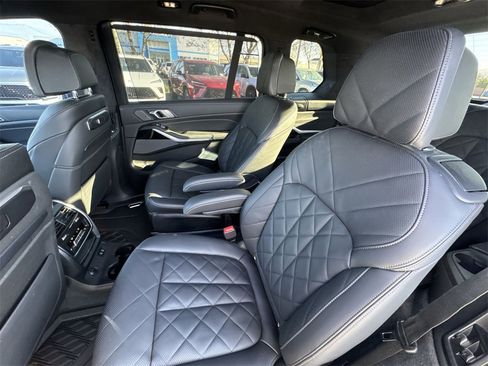 Used 2023 BMW X7 xDrive40i w/ M Sport Package image 23