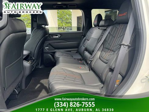 Used 2025 Nissan Armada PRO-4X w/ Pro-4X Premium Package AWD/4WD image 10