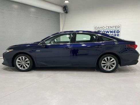 Used 2021 Toyota Avalon XLE w/ Moonroof Package image 5