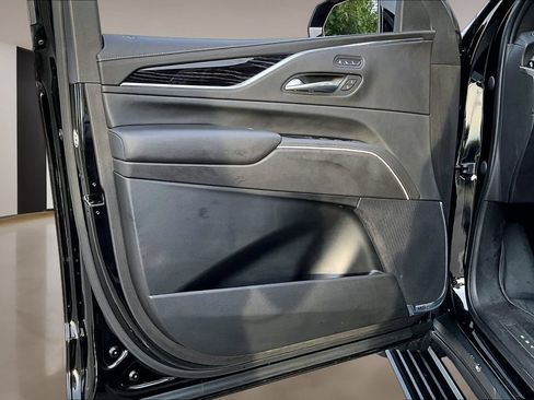 Used 2021 Cadillac Escalade ESV Sport w/ Driver Assist Tech Package AWD/4WD image 18