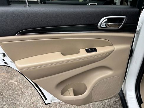 Used 2019 Jeep Grand Cherokee Limited AWD/4WD image 23