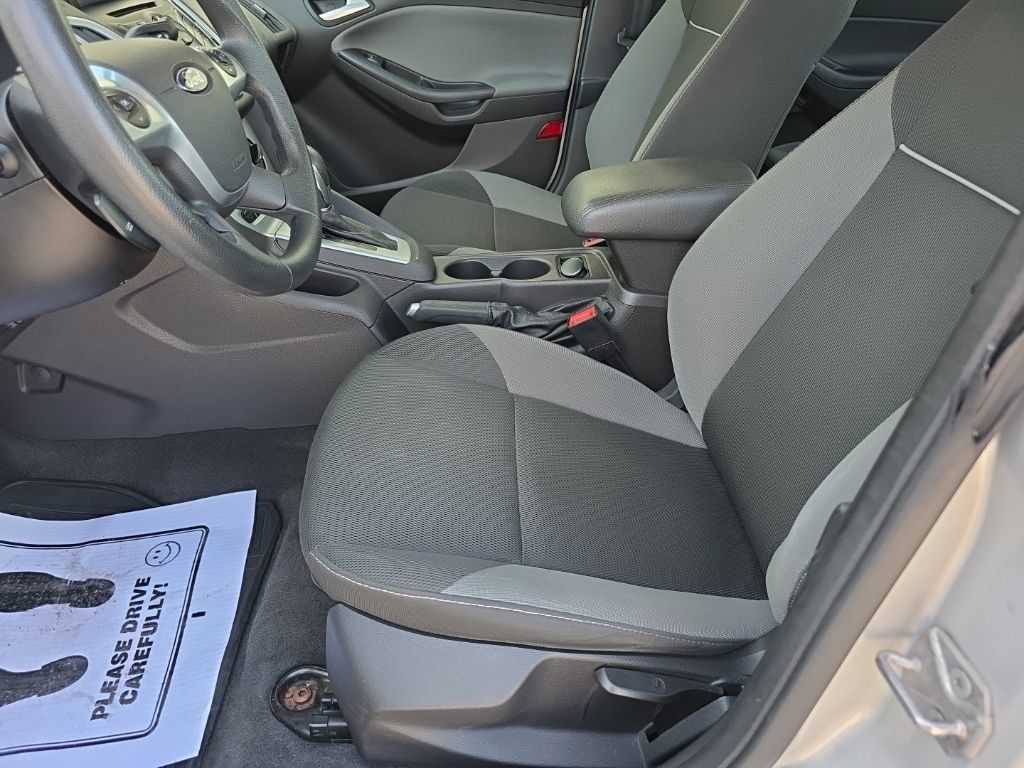Used 2014 Ford Focus SE FWD image 2