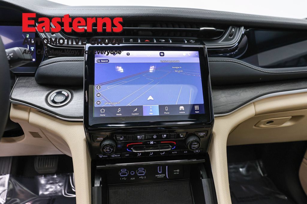 Used 2023 Jeep Grand Cherokee 4WD 4xe w/ Luxury Tech Group II image 13