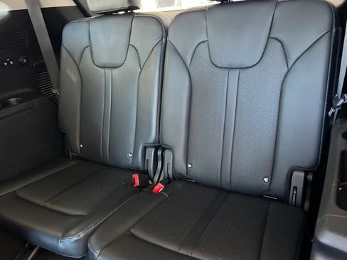 Used 2023 Kia Sorento EX w/ Panoramic Sunroof Package FWD image 16