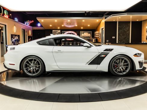 Used 2021 Ford Mustang GT Premium w/ GT Performance Package RWD image 11