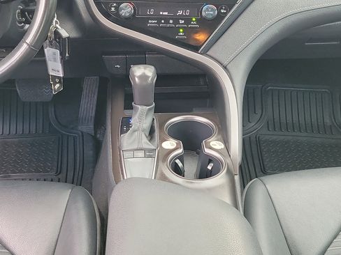 Used 2024 Toyota Camry SE image 19