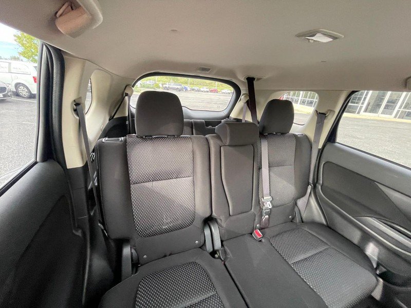 Used 2016 Mitsubishi Outlander SE AWD/4WD image 4