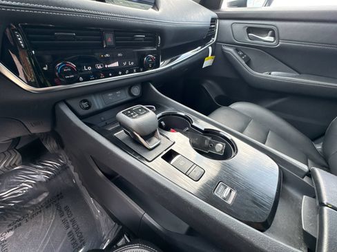 Used 2024 Nissan Rogue SL w/ SL Premium Package FWD image 31