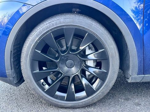 Used 2023 Tesla Model Y Long Range image 11