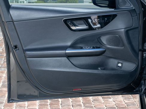 Used 2022 Mercedes-Benz C 300 Sedan image 11