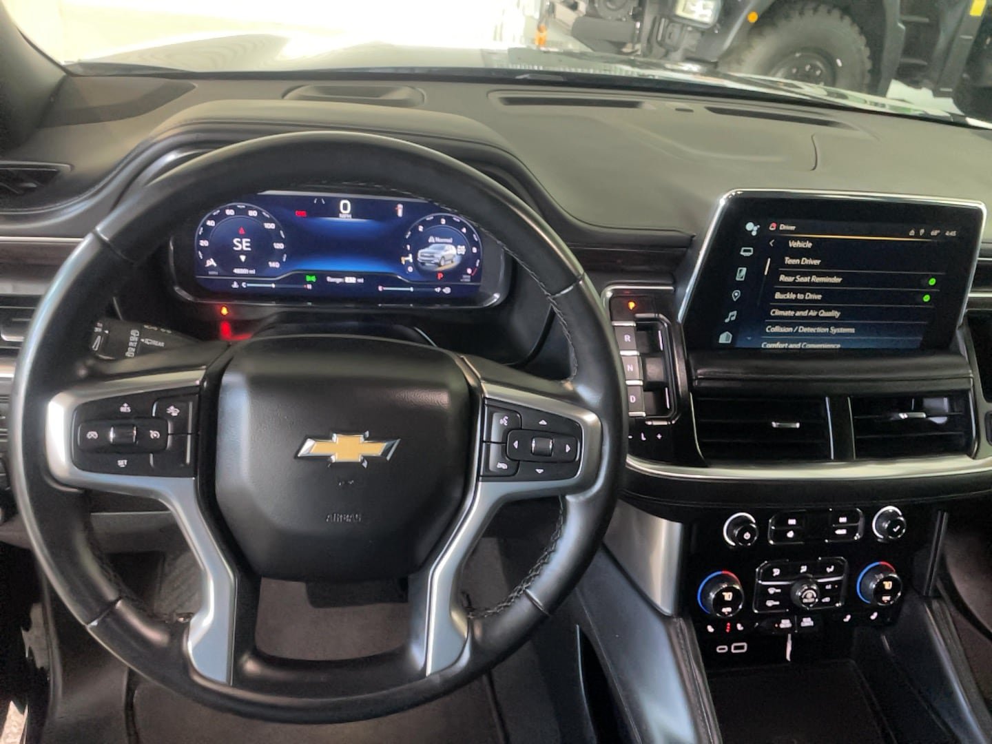 Used 2024 Chevrolet Suburban LT AWD/4WD image 15