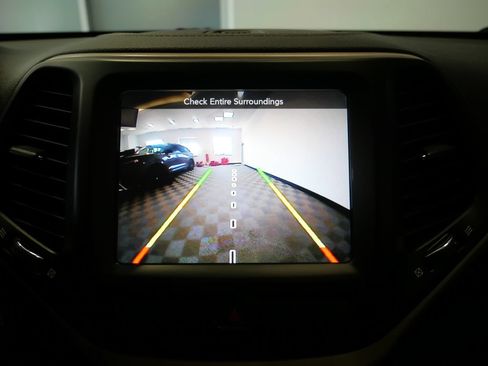 Used 2016 Jeep Cherokee Limited FWD image 22