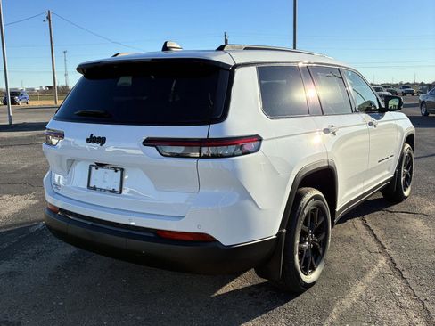 New 2025 Jeep Grand Cherokee L Laredo image 16