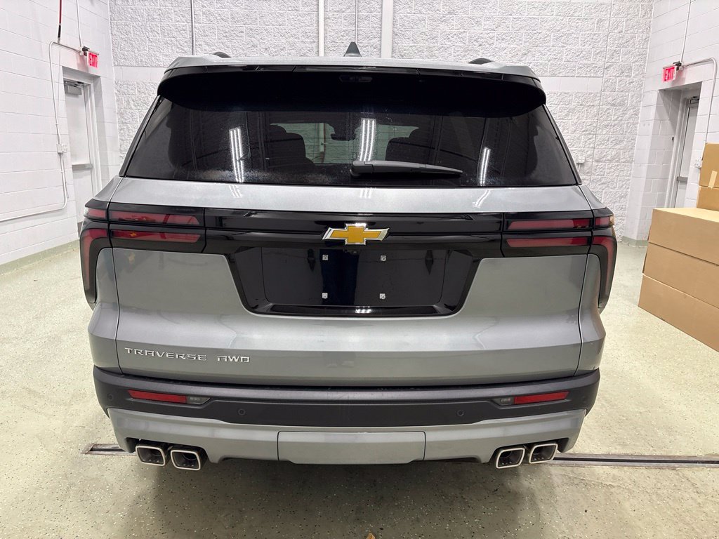 Used 2026 Chevrolet Traverse LT w/ Driver Confidence Package AWD/4WD image 4