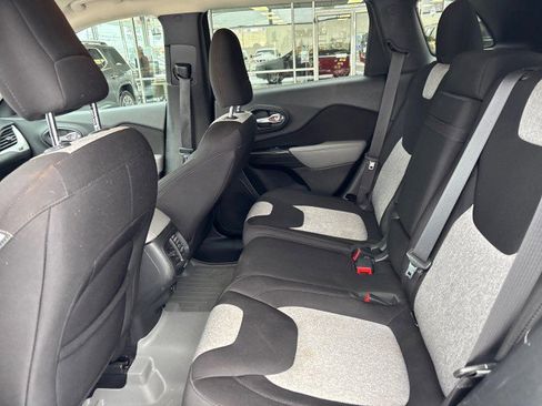 Used 2014 Jeep Cherokee Latitude image 11