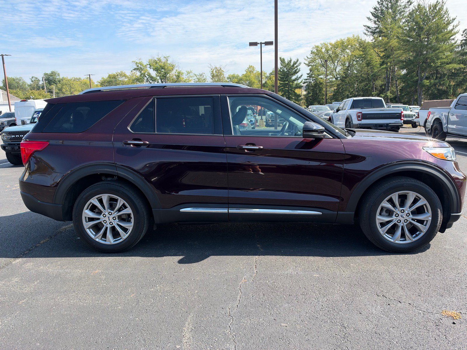 Used 2023 Ford Explorer Limited w/ Limited Technology Package AWD/4WD image 4
