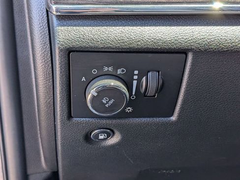 Used 2019 Jeep Grand Cherokee Overland AWD/4WD image 13