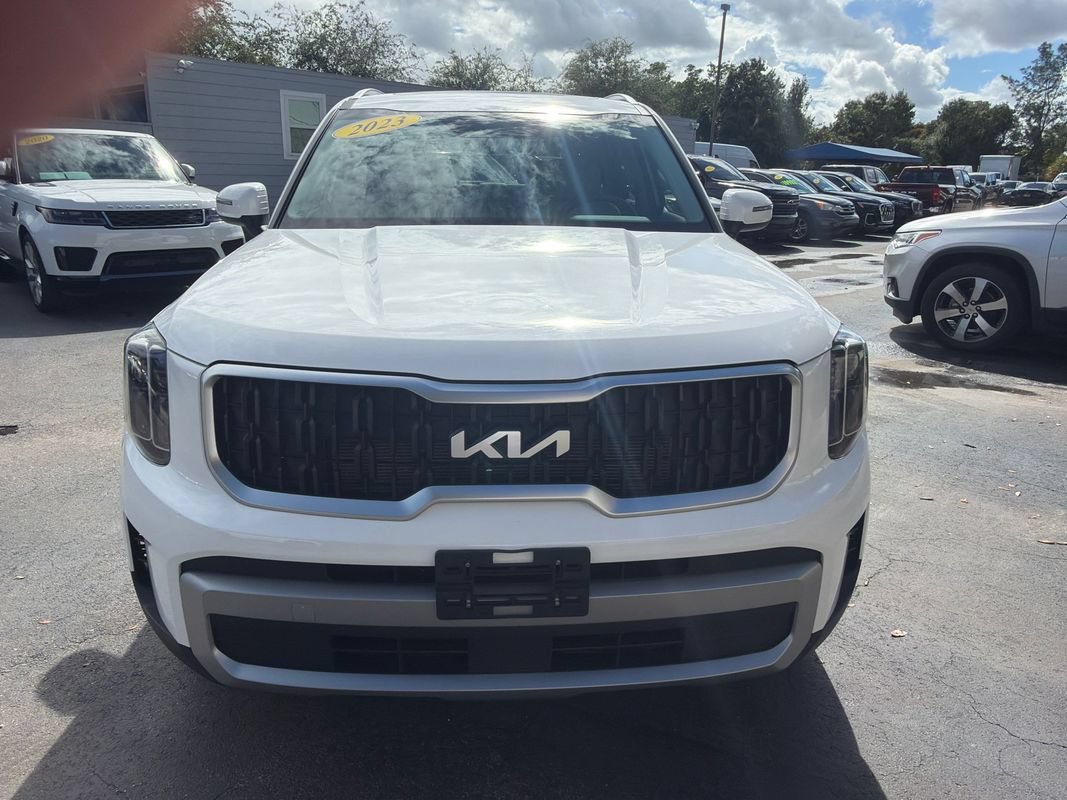 Used 2023 Kia Telluride EX w/ EX Captain's Chair Package FWD image 8
