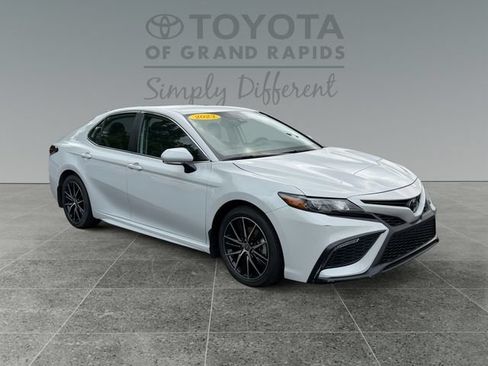 Certified 2023 Toyota Camry SE FWD image 1