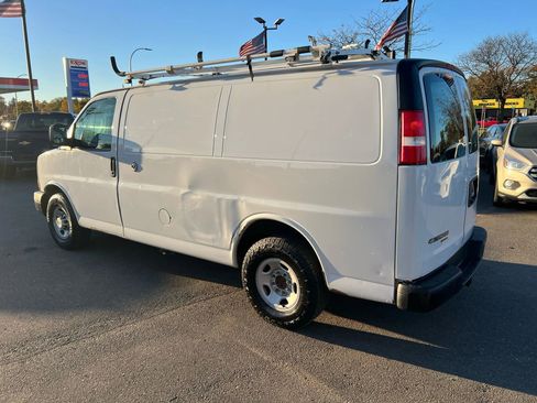 Used 2015 Chevrolet Express 2500 image 3