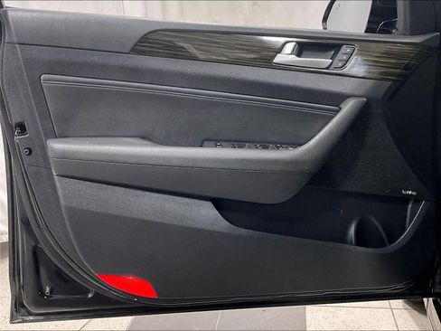 Used 2016 Hyundai Sonata Limited w/ Option Group 05 image 9