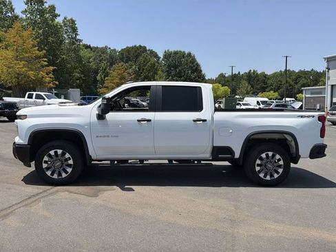 Used 2024 Chevrolet Silverado 2500 Custom w/ Custom Value Package AWD/4WD image 10