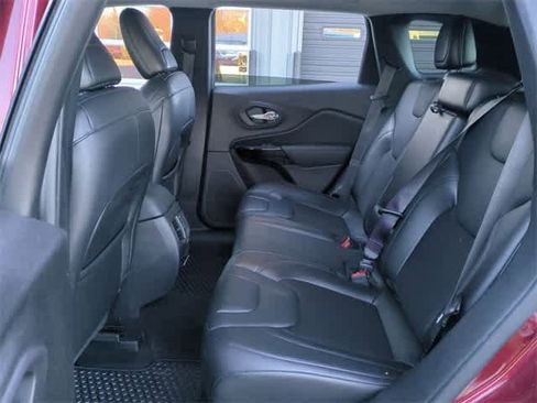 Used 2020 Jeep Cherokee Latitude Plus image 20