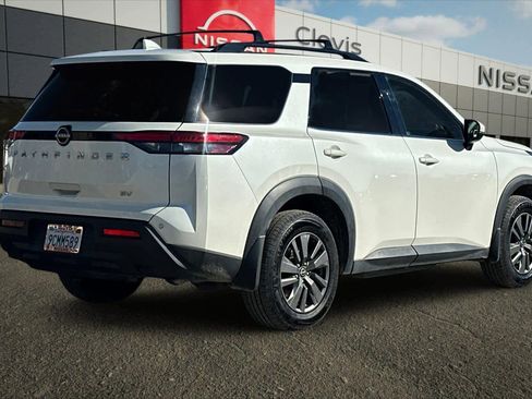 Certified 2022 Nissan Pathfinder SV image 3