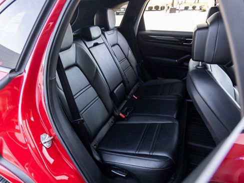 Certified 2021 Porsche Cayenne image 38