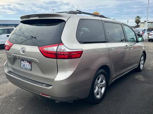 Certified 2017 Toyota Sienna LE image 2