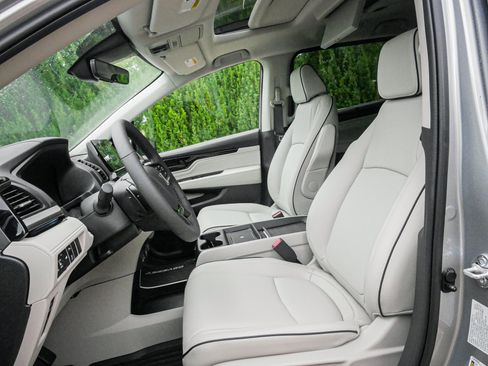 New 2026 Honda Odyssey Touring image 16