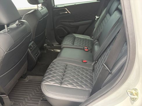 Used 2023 Mitsubishi Outlander SEL AWD/4WD image 16
