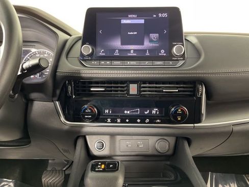 Used 2023 Nissan Rogue SV image 24