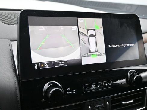 Used 2024 Nissan Armada SL w/ Captain's Chairs Package image 21