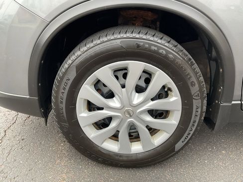 Used 2015 Nissan Rogue S image 9