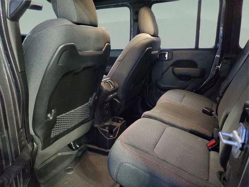 Used 2025 Jeep Wrangler Unlimited Rubicon w/ Technology Group image 5