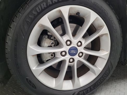 Used 2019 Ford Fusion SE FWD image 31
