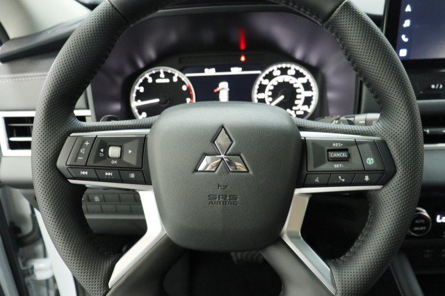 New 2026 Mitsubishi Outlander SE FWD image 8
