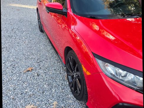 Used 2018 Honda Civic Sport image 4