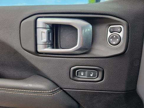 Used 2023 Jeep Wrangler Unlimited Sahara AWD/4WD image 21