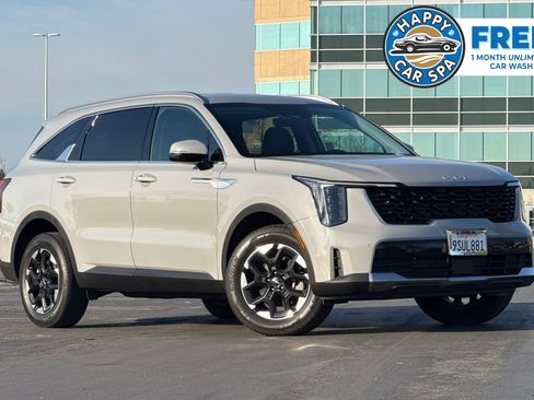 Certified 2025 Kia Sorento S image 1