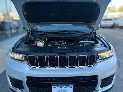 Used 2023 Jeep Grand Cherokee L Laredo image 12