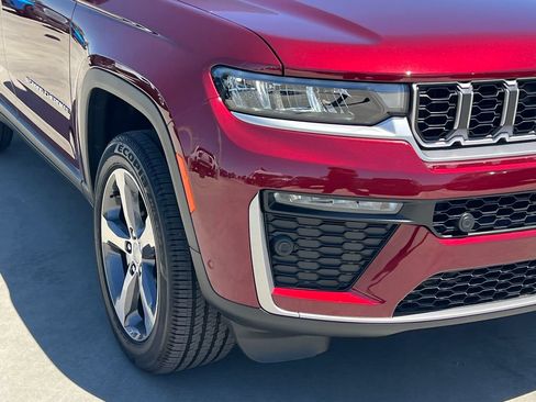 New 2026 Jeep Grand Cherokee L Limited w/ Luxury Tech Group II AWD/4WD image 11