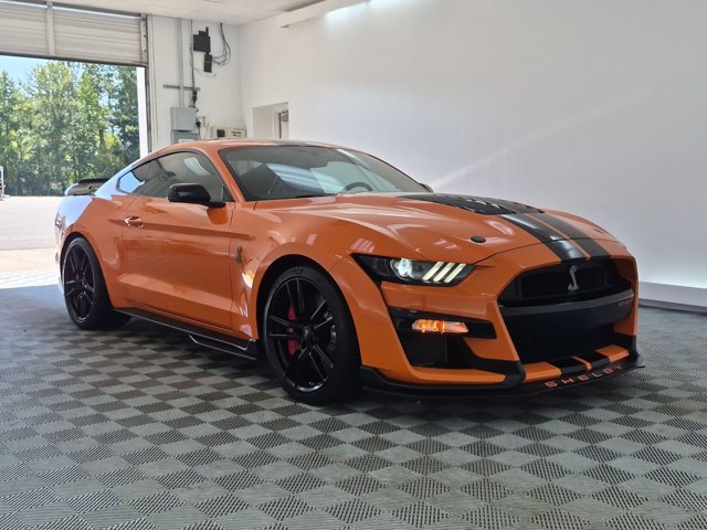 Used 2020 Ford Mustang Shelby GT500 w/ Technology Package RWD image 3
