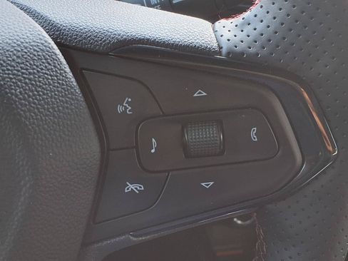 Used 2025 Chevrolet Trax RS w/ Driver Confidence Package FWD image 14