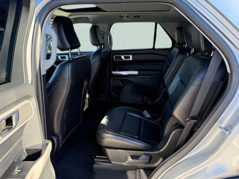 Used 2022 Ford Explorer XLT w/ Equipment Group 202A AWD/4WD image 5