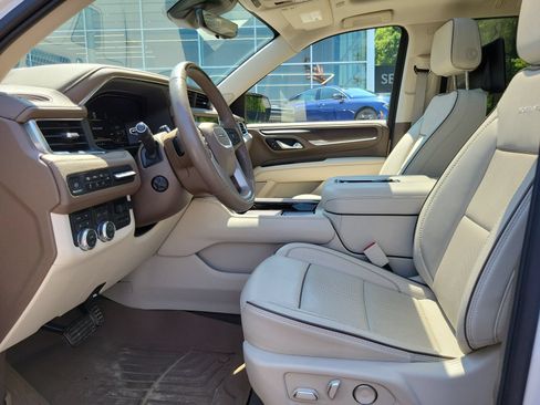 Used 2024 GMC Yukon XL Denali w/ Denali Reserve Package AWD/4WD image 9